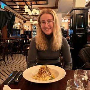 Meet your Posher, Abbey